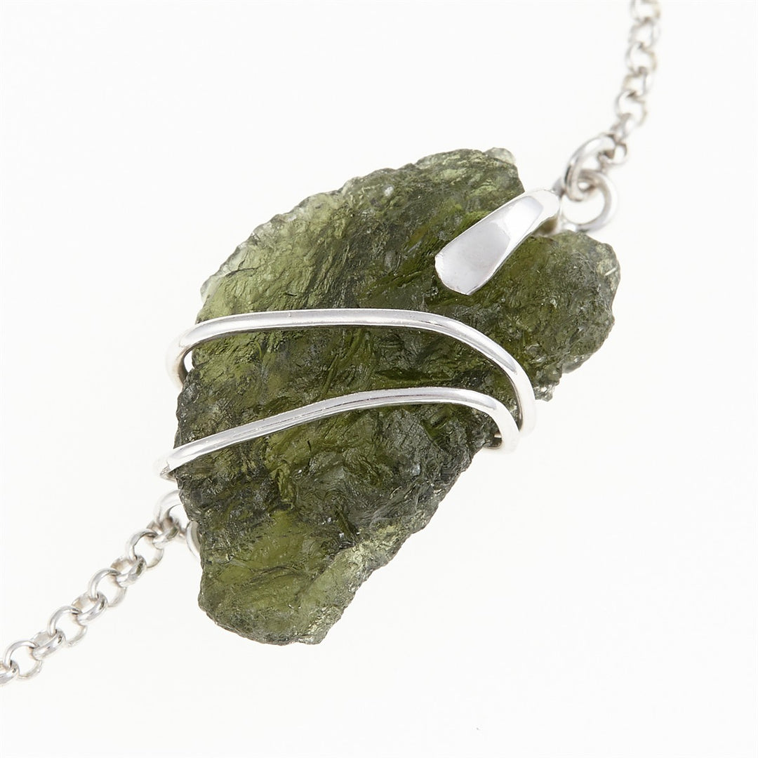 Stříbrný náramek s přírodním vltavínem