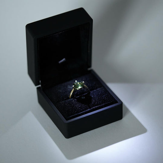 LED osvětlená dárková krabička na prsten