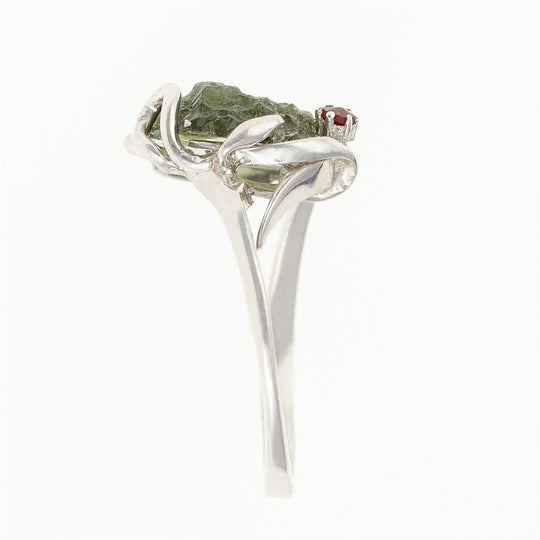 Stříbrný prsten s přírodním vltavínem